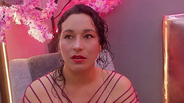 Snapshot of Elizabeth_bennett chatting on June 2026 09:17:01 PM Elizabeth bennett online show from June 2026 09:17:01 PM