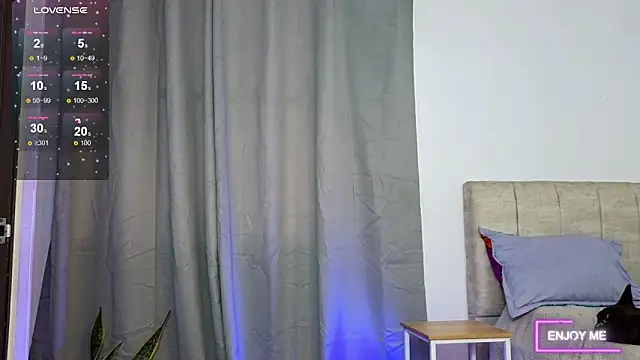 Snapshot of megangil_ chatting on June 2026 01:37:01 PM megangil online show from June 2026 01:37:01 PM