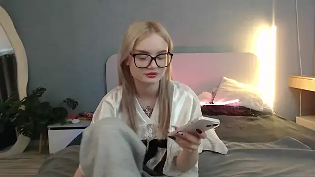 Snapshot of Angel_Share chatting on May 2026 12:51:02 AM Angel Share online show from May 2026 12:51:02 AM