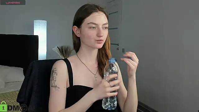 Snapshot of Valenora1 chatting on May 2026 11:37:02 AM Valenora1 online show from May 2026 11:37:02 AM