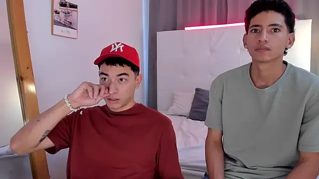 Snapshot of Alejo-and-Thiago chatting on May 2026 12:32:02 PM Alejo-and-Thiago online show from May 2026 12:32:02 PM
