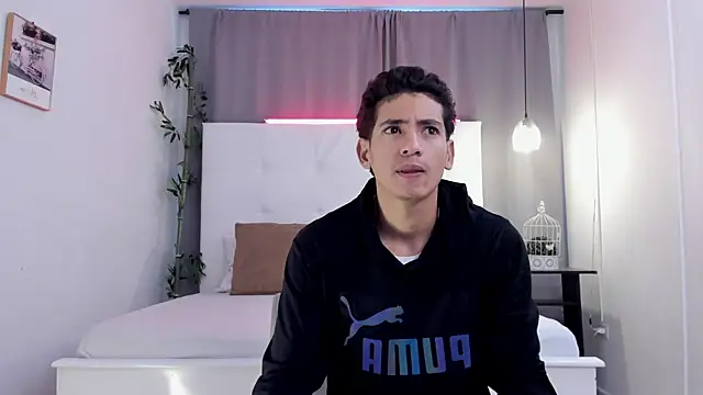 Snapshot of Alejo-and-Thiago chatting on June 2026 12:30:01 PM Alejo-and-Thiago online show from June 2026 12:30:01 PM