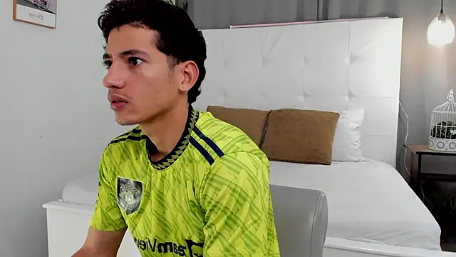 Snapshot of Alejo-and-Thiago chatting on June 2026 12:24:02 PM Alejo-and-Thiago online show from June 2026 12:24:02 PM
