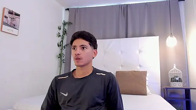 Snapshot of Alejo-and-Thiago chatting on July 2026 01:36:02 PM Alejo-and-Thiago online show from July 2026 01:36:02 PM