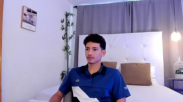 Snapshot of Alejo-and-Thiago chatting on July 2026 12:29:01 PM Alejo-and-Thiago online show from July 2026 12:29:01 PM