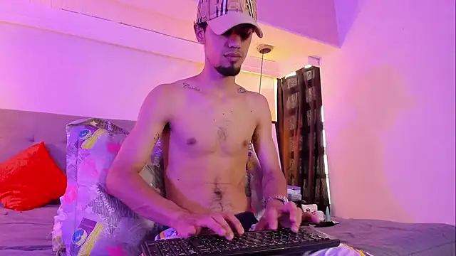 Snapshot of MichaelEvanss_ chatting on May 2026 01:32:02 PM MichaelEvanss online show from May 2026 01:32:02 PM