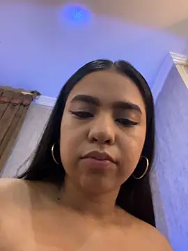 Snapshot of Dulcerouss__ chatting on May 2026 11:39:02 AM Dulcerouss online show from May 2026 11:39:02 AM