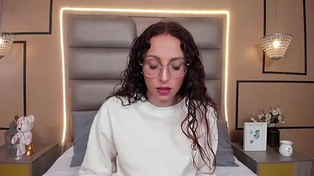 ANAMARIAMD online show from July 2026 09:06:02 PM