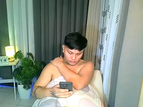Snapshot of Ashtonfuckingboi chatting on May 2026 01:07:02 PM Ashtonfuckingboi online show from May 2026 01:07:02 PM
