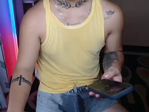Snapshot of Ashtonfuckingboi chatting on July 2026 07:15:02 AM Ashtonfuckingboi online show from July 2026 07:15:02 AM