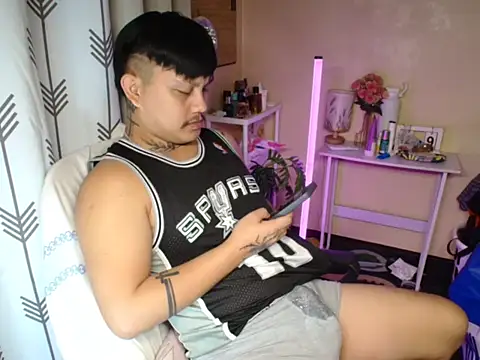 Snapshot of Ashtonfuckingboi chatting on July 2026 05:15:02 PM Ashtonfuckingboi online show from July 2026 05:15:02 PM