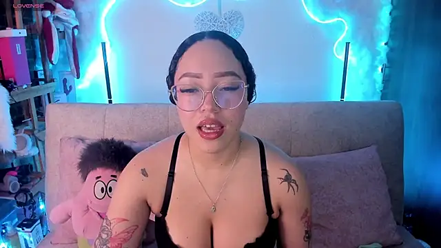 Snapshot of liz_martins1 chatting on July 2026 02:14:02 AM liz martins1 online show from July 2026 02:14:02 AM