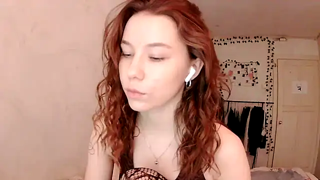 Snapshot of PollyStix chatting on May 2026 12:04:02 PM PollyStix online show from May 2026 12:04:02 PM