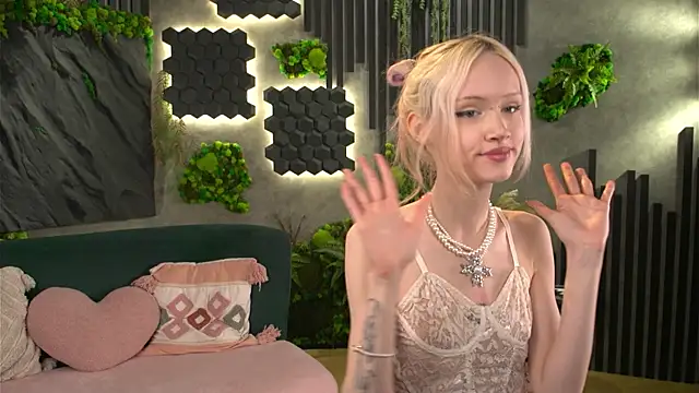 Snapshot of shishka_angel chatting on May 2026 01:27:02 PM shishka angel online show from May 2026 01:27:02 PM