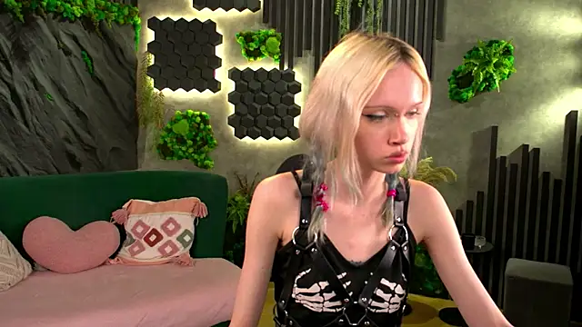 Snapshot of shishka_angel chatting on May 2026 06:20:01 AM shishka angel online show from May 2026 06:20:01 AM