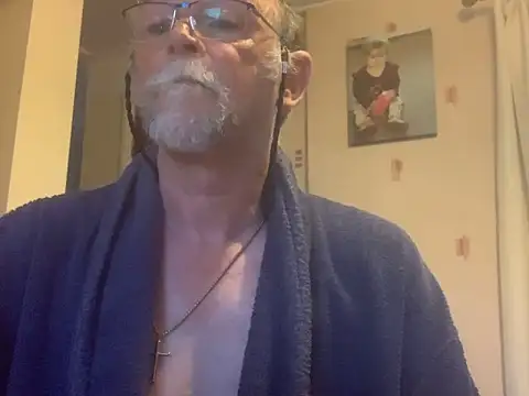 Snapshot of Moonraker64 chatting on June 2026 05:45:02 AM Moonraker64 online show from June 2026 05:45:02 AM
