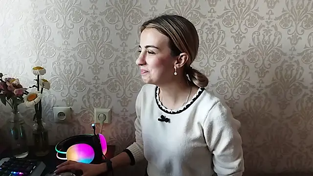 Snapshot of By_Mira chatting on May 2026 01:08:01 PM By Mira online show from May 2026 01:08:01 PM
