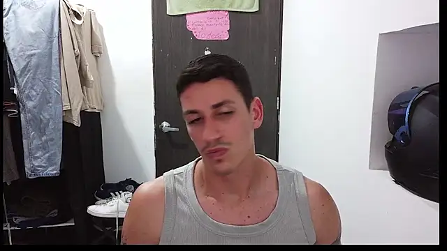 Snapshot of RaulRico chatting on May 2026 01:03:01 AM RaulRico online show from May 2026 01:03:01 AM