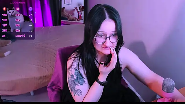 Snapshot of Ame_xCore chatting on May 2026 09:44:02 PM Ame xCore online show from May 2026 09:44:02 PM