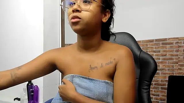 Snapshot of wizarpamela chatting on July 2026 06:38:02 PM wizarpamela online show from July 2026 06:38:02 PM