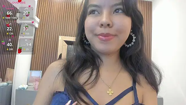 Snapshot of Dulce_Glamor_ chatting on June 2026 11:33:01 AM Dulce Glamor online show from June 2026 11:33:01 AM