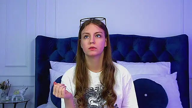 SofiaSarvains online show from May 2026 06:22:02 AM