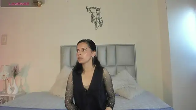 Snapshot of Shanttal_queen chatting on May 2026 02:22:01 PM Shanttal queen online show from May 2026 02:22:01 PM