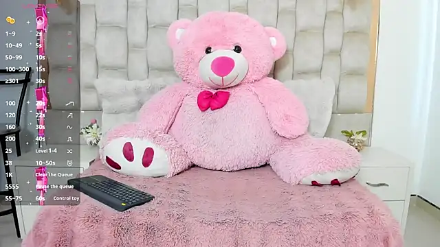 Snapshot of MaddyReyes chatting on June 2026 07:35:02 PM MaddyReyes online show from June 2026 07:35:02 PM