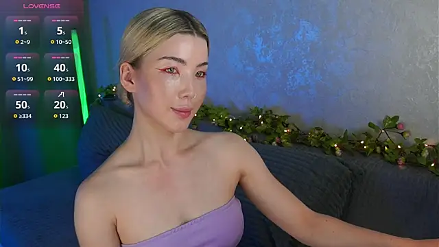 Snapshot of LindaThackerr chatting on July 2026 04:30:01 AM LindaThackerr online show from July 2026 04:30:01 AM