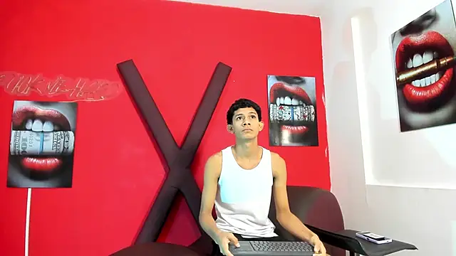Snapshot of TWINKS_BOYSX chatting on May 2026 01:21:02 PM TWINKS BOYSX online show from May 2026 01:21:02 PM