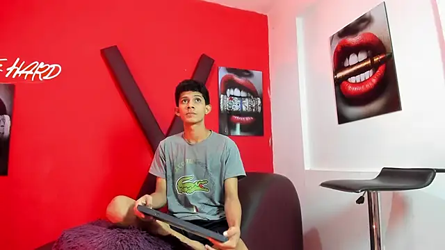 Snapshot of TWINKS_BOYSX chatting on June 2026 01:19:02 AM TWINKS BOYSX online show from June 2026 01:19:02 AM
