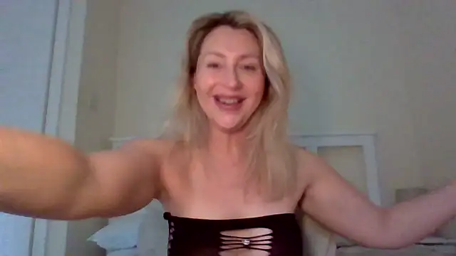 Snapshot of Babe_blond chatting on June 2026 08:06:01 AM Babe blond online show from June 2026 08:06:01 AM
