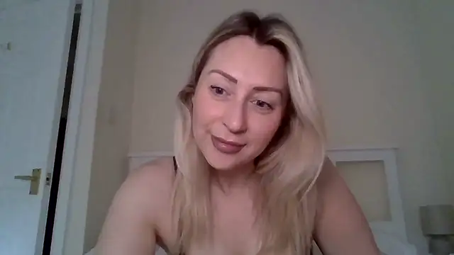 Snapshot of Babe_blond chatting on July 2026 09:17:01 AM Babe blond online show from July 2026 09:17:01 AM