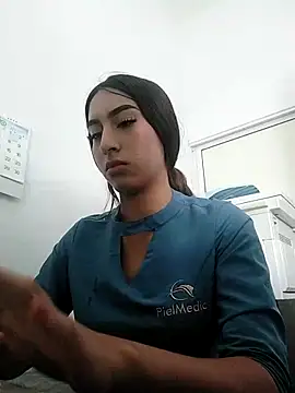 Snapshot of saray_outdoorss chatting on May 2026 08:14:02 PM saray outdoorss online show from May 2026 08:14:02 PM