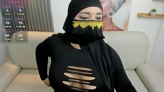 Snapshot of Salma_farouk chatting on August 2026 10:04:02 PM Salma farouk online show from August 2026 10:04:02 PM