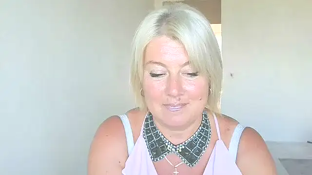 Snapshot of MollyyJoyy chatting on July 2026 01:04:02 PM MollyyJoyy online show from July 2026 01:04:02 PM