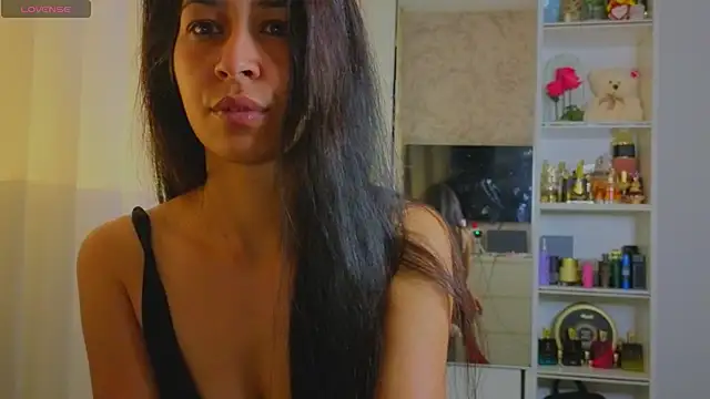 Snapshot of YvisSweet chatting on May 2026 01:57:02 AM YvisSweet online show from May 2026 01:57:02 AM