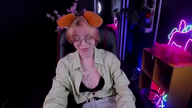 Snapshot of FoxxyyPolly chatting on June 2026 05:32:02 AM FoxxyyPolly online show from June 2026 05:32:02 AM