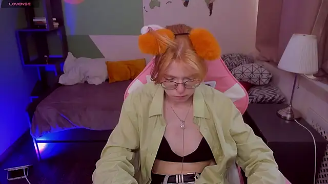 Snapshot of FoxxyyPolly chatting on June 2026 05:32:02 AM FoxxyyPolly online show from June 2026 05:32:02 AM