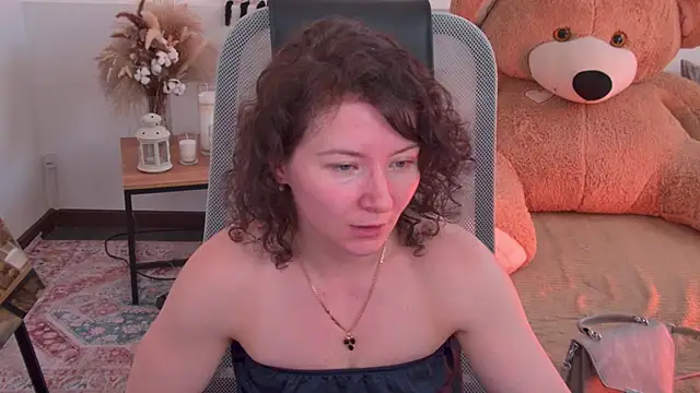 Snapshot of AureliaGleam chatting on May 2026 05:03:02 AM AureliaGleam online show from May 2026 05:03:02 AM