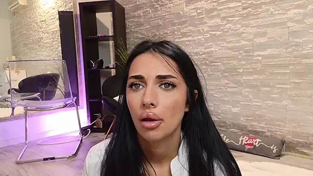 Snapshot of VanessaVosss chatting on May 2026 05:54:02 PM VanessaVosss online show from May 2026 05:54:02 PM