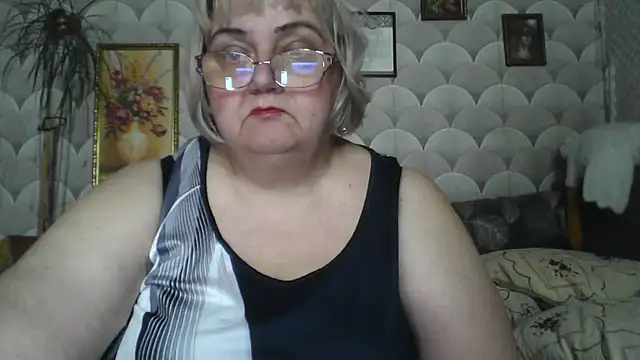 Snapshot of MarinaFarina53 chatting on June 2026 06:52:02 AM MarinaFarina53 online show from June 2026 06:52:02 AM