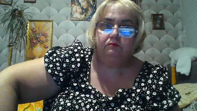 Snapshot of MarinaFarina53 chatting on June 2026 07:35:02 PM MarinaFarina53 online show from June 2026 07:35:02 PM