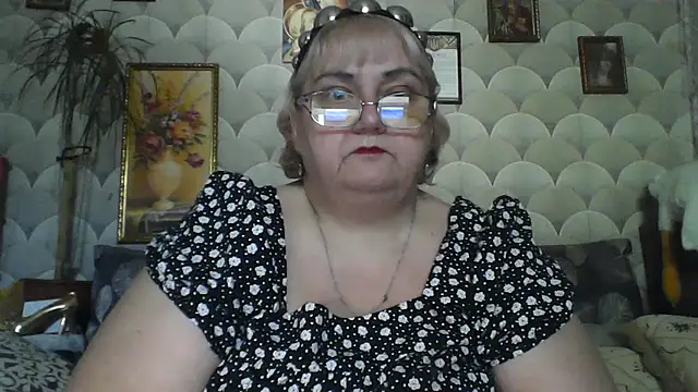 Snapshot of MarinaFarina53 chatting on June 2026 05:12:01 AM MarinaFarina53 online show from June 2026 05:12:01 AM
