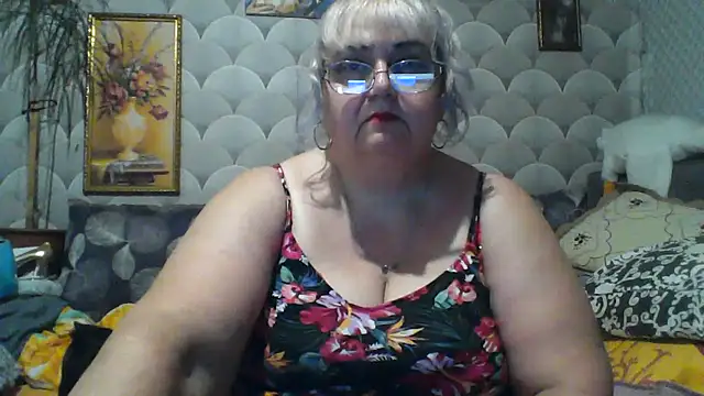 Snapshot of MarinaFarina53 chatting on July 2026 06:18:01 PM MarinaFarina53 online show from July 2026 06:18:01 PM