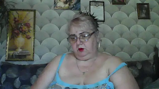 Snapshot of MarinaFarina53 chatting on July 2026 06:08:02 AM MarinaFarina53 online show from July 2026 06:08:02 AM
