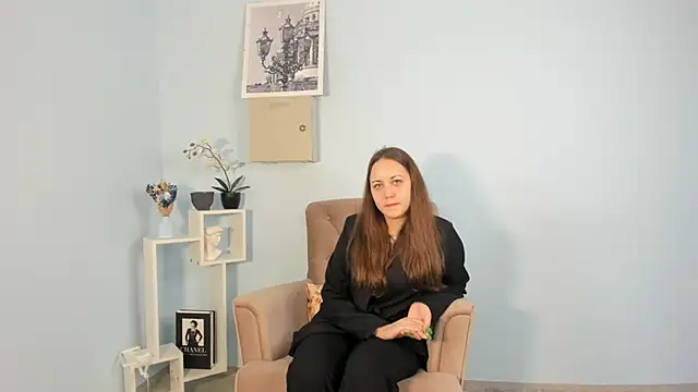 Snapshot of KarineDenick chatting on May 2026 06:32:01 AM KarineDenick online show from May 2026 06:32:01 AM