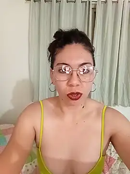 Snapshot of Mia_essence chatting on May 2026 11:43:02 PM Mia essence online show from May 2026 11:43:02 PM