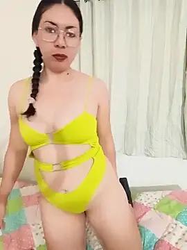Snapshot of Mia_essence chatting on May 2026 02:48:01 PM Mia essence online show from May 2026 02:48:01 PM