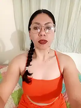 Snapshot of Mia_essence chatting on June 2026 11:38:02 AM Mia essence online show from June 2026 11:38:02 AM